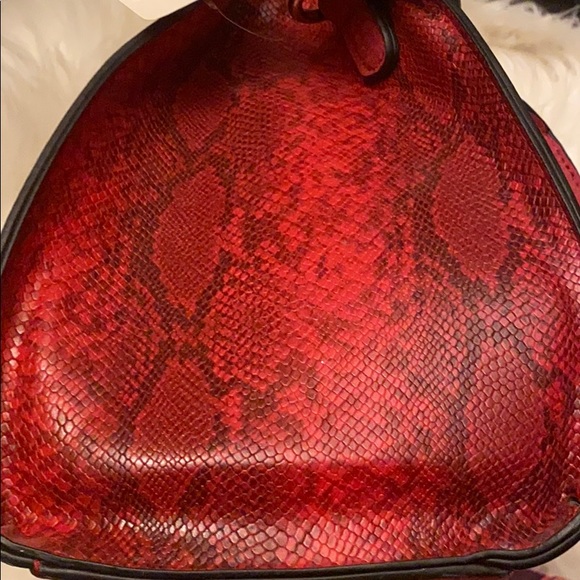 A red purse with a mini makeup holder - Picture 3 of 3